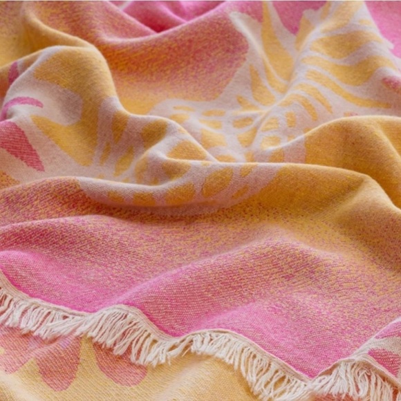 Pineapple Blanket Towel Reversible Versatile Soft Jacquard Weave Travel Towel - Picture 4 of 10